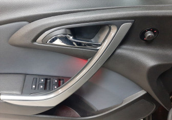 Подержанный автомобиль Opel Astra Hatchback 2013 года (18 фото)