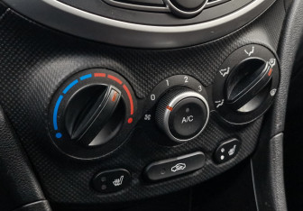 Подержанный автомобиль Hyundai Solaris Sedan 2012 года (21 фото)