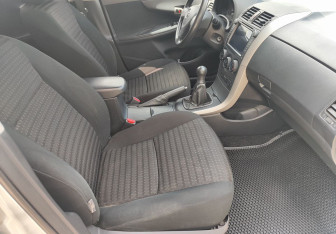 Подержанный автомобиль Toyota Corolla Sedan 2008 года (9 фото)