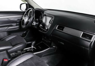Подержанный автомобиль Mitsubishi Outlander 2022 года (9 фото)
