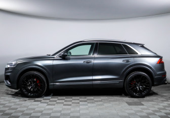 Подержанный автомобиль Audi Q8 2019 года (8 фото)