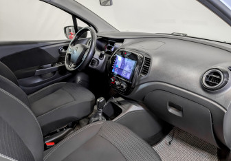 Подержанный автомобиль Renault Kaptur 2018 года (11 фото)