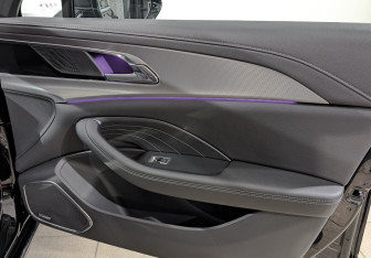 Подержанный автомобиль Hongqi H5 2024 года (24 фото)