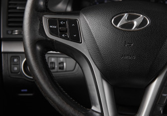 Подержанный автомобиль Hyundai i40 Sedan 2013 года (14 фото)