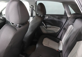 Подержанный автомобиль Audi A1 2012 года (12 фото)