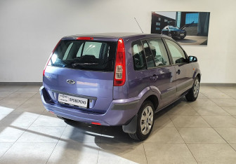 Подержанный автомобиль Ford Fusion 2008 года (5 фото)