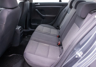 Подержанный автомобиль Volkswagen Jetta Sedan 2007 года (11 фото)