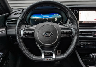 Подержанный автомобиль Kia K5 2021 года (22 фото)