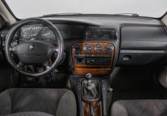 Подержанный автомобиль Opel Omega Wagon 1997 года (12 фото)