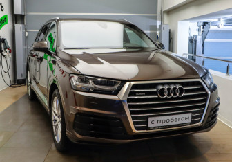 Подержанный автомобиль Audi Q7 2015 года (3 фото)