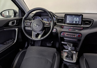 Подержанный автомобиль Kia Ceed Wagon 2019 года (29 фото)