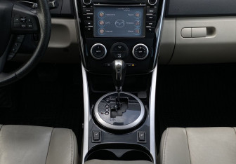 Подержанный автомобиль Mazda CX-7 2010 года (12 фото)