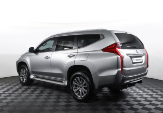 Подержанный автомобиль Mitsubishi Pajero Sport 2016 года (7 фото)