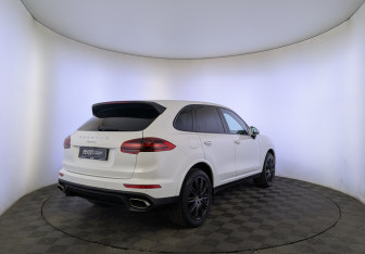 Подержанный автомобиль Porsche Cayenne 2017 года (5 фото)