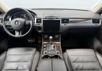 Подержанный автомобиль Volkswagen Touareg 2013 года (13 фото)