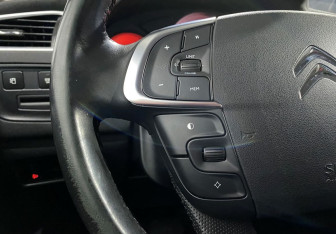 Подержанный автомобиль Citroen C4 Hatchback 2012 года (14 фото)