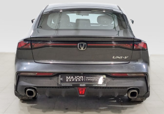 Подержанный автомобиль Changan UNI-V 2023 года (6 фото)