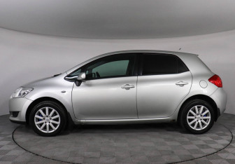 Подержанный автомобиль Toyota Auris Hatchback 2008 года (8 фото)