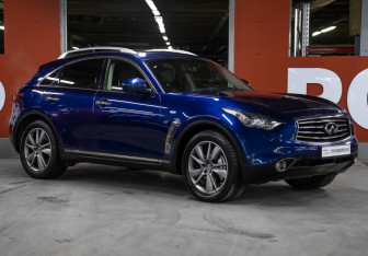 Подержанный автомобиль Infiniti QX70 2013 года (3 фото)