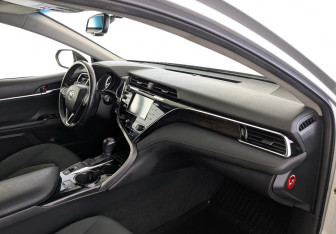 Подержанный автомобиль Toyota Camry Sedan 2019 года (11 фото)