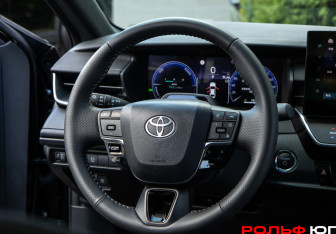 Подержанный автомобиль Toyota Camry Sedan 2025 года (10 фото)