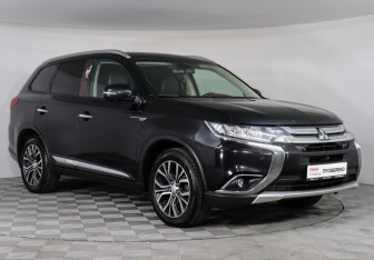 Подержанный автомобиль Mitsubishi Outlander 2018 года (3 фото)