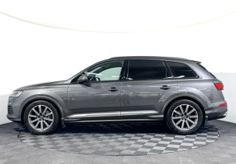 Подержанный автомобиль Audi Q7 2021 года (8 фото)