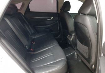 Подержанный автомобиль Hyundai Sonata 2020 года (11 фото)