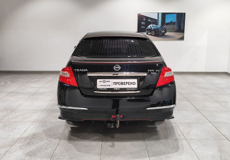 Подержанный автомобиль Nissan Teana 2011 года (6 фото)