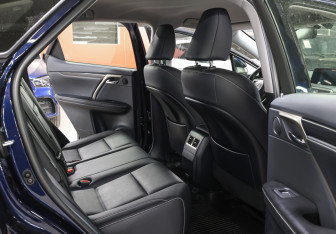 Подержанный автомобиль Lexus RX 2021 года (12 фото)
