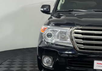 Подержанный автомобиль Toyota Land Cruiser Suv 2014 года (18 фото)
