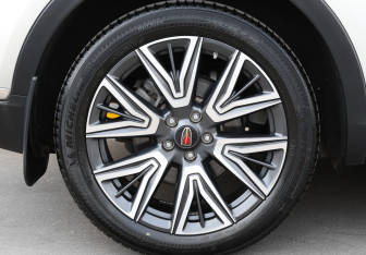 Подержанный автомобиль Hongqi HS5 2024 года (27 фото)