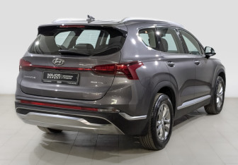 Подержанный автомобиль Hyundai Santa Fe 2022 года (5 фото)