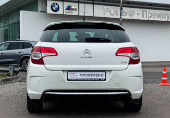 Подержанный автомобиль Citroen C4 Hatchback 2012 года (6 фото)