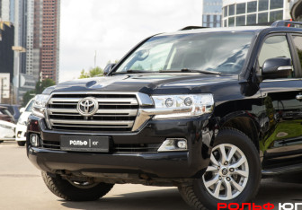 Подержанный автомобиль Toyota Land Cruiser Suv 2018 года (16 фото)