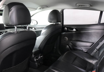 Подержанный автомобиль Kia Stinger 2019 года (12 фото)