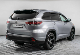 Подержанный автомобиль Toyota Highlander 2014 года (5 фото)