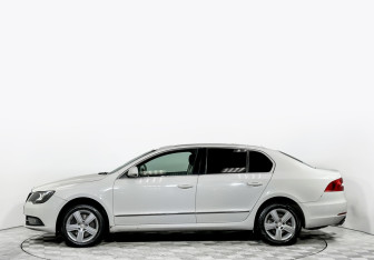 Подержанный автомобиль Skoda Superb Liftback 2014 года (8 фото)