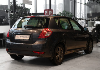 Подержанный автомобиль Kia Ceed Hatchback 2011 года (4 фото)