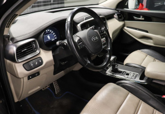 Подержанный автомобиль Kia Sorento 2018 года (7 фото)