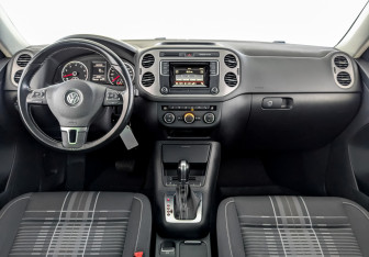 Подержанный автомобиль Volkswagen Tiguan 2015 года (14 фото)