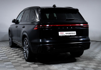 Подержанный автомобиль Geely Monjaro 2023 года (7 фото)