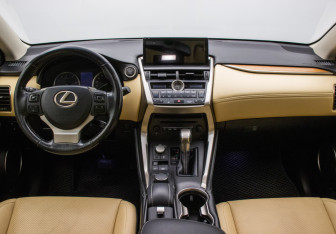 Подержанный автомобиль Lexus NX 2015 года (13 фото)