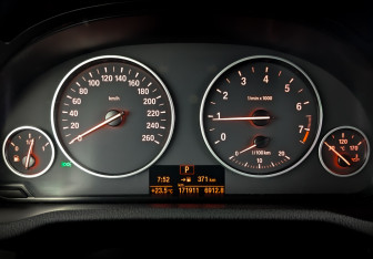 Подержанный автомобиль BMW X4 2016 года (13 фото)