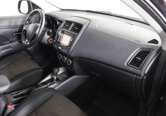 Подержанный автомобиль Mitsubishi ASX 2018 года (10 фото)