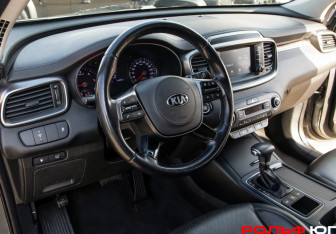 Подержанный автомобиль Kia Sorento 2018 года (18 фото)