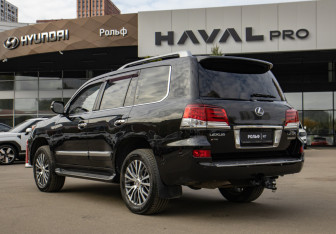 Подержанный автомобиль Lexus LX 2013 года (5 фото)