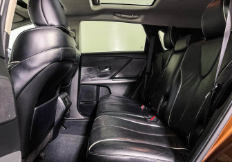 Подержанный автомобиль Toyota Venza 2013 года (10 фото)