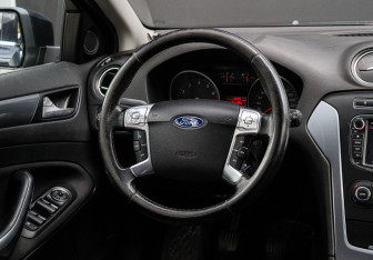 Подержанный автомобиль Ford Mondeo Sedan 2011 года (11 фото)