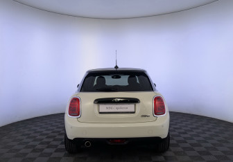 Подержанный автомобиль MINI Hatch 2019 года (6 фото)
